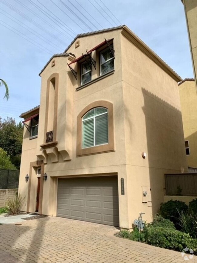 Building Photo - Mission Valley : beautiful 2 bedroom plus ... Rental