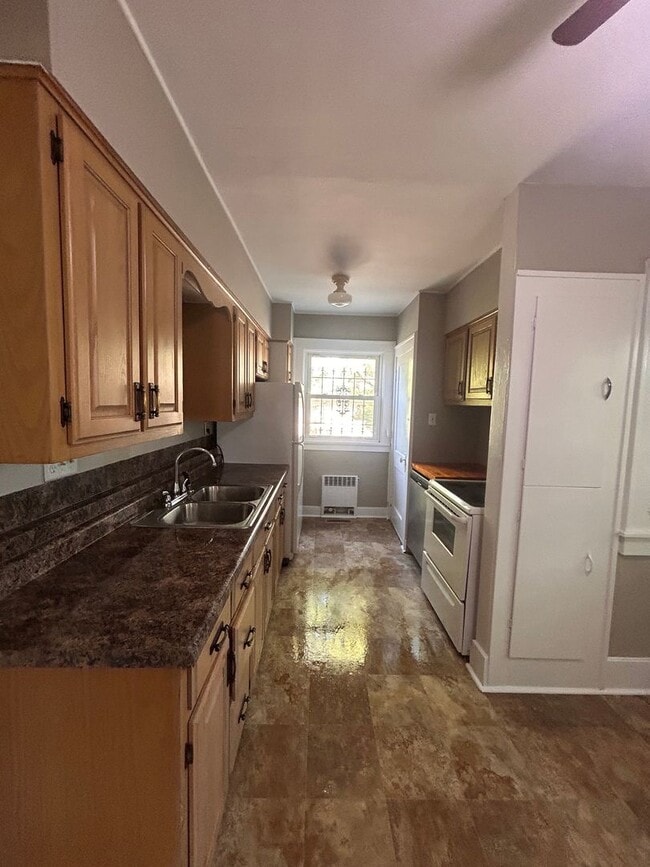 Photo - 301 W Foster Pkwy