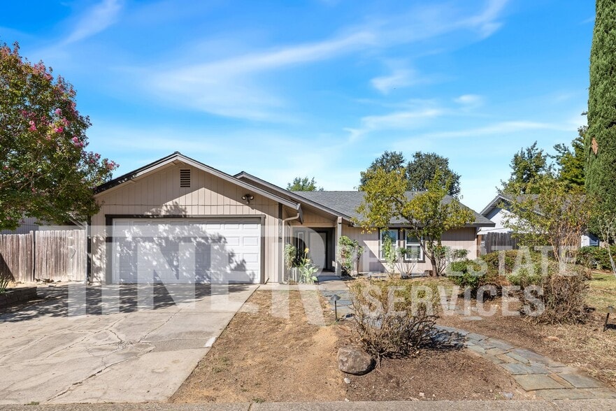 639 Flower Dr
