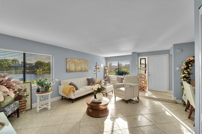 261 Wimbledon Lakes Dr