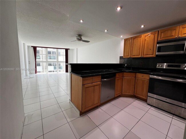Photo - 1228 West Ave Unidad 1114
