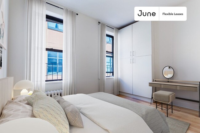 Building Photo - 531 W 48th St Rental