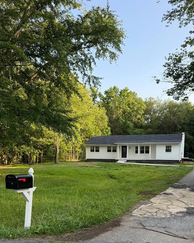 Building Photo - 2238 Lockwood Chapel Rd Rental