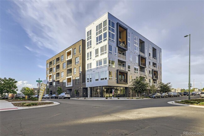Building Photo - 1898 S Bannock St Unit 312 Rental