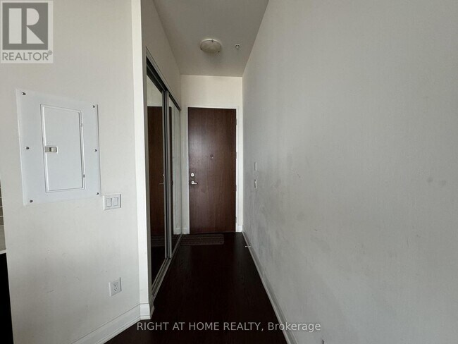 Photo - 2480 Prince Michael Drive Unité 720