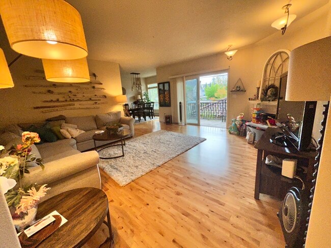 Vivir con muebles - 107 El Camino Real Unidad #204