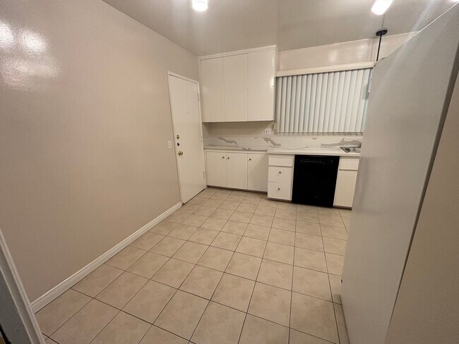 Photo - 800-818 S Orange Grove Blvd