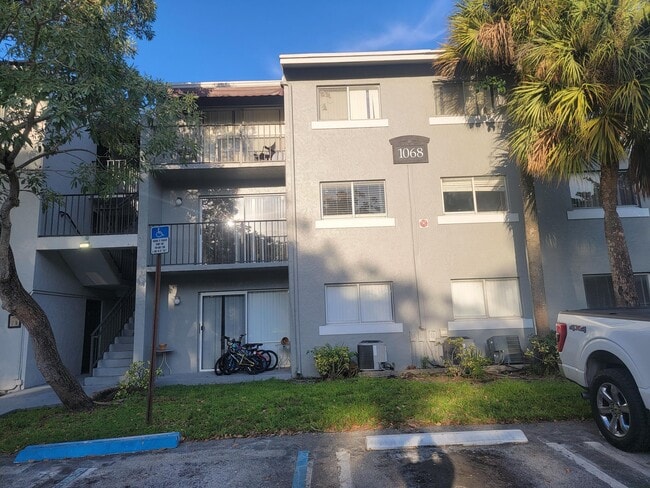 Building Photo - 1068 Benoist Farms Rd Unit 204 Rental
