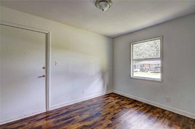 Photo - 2423 Thrasher Ave