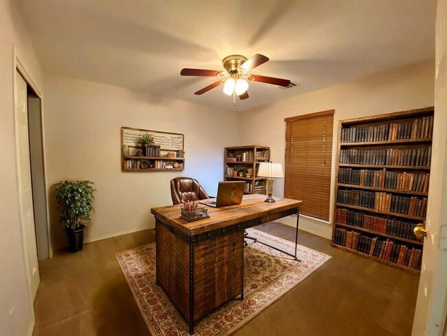 Photo - 145 Strawn