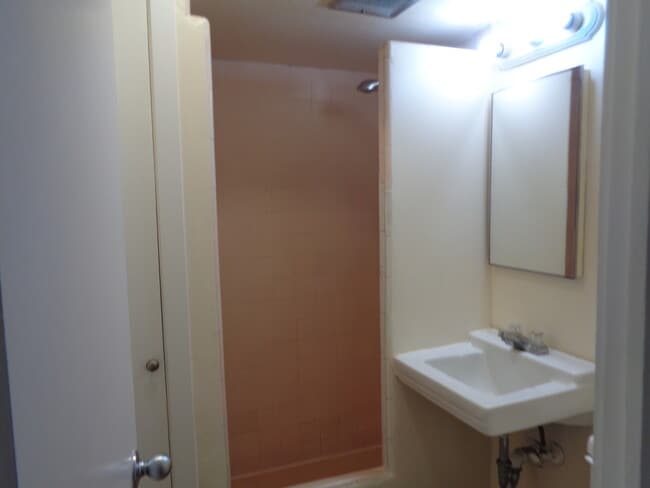 Photo - 2 Bed/1 Bath unit on Cleghorn St in Waikiki Unit 101