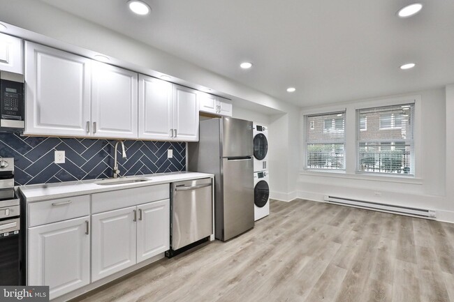 Building Photo - 4247 Locust St Unit 1B-918 Rental