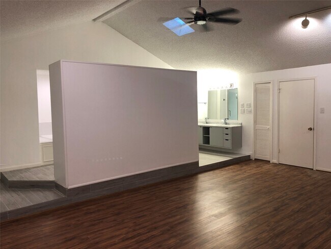 Photo - 4236 Ruskin St
