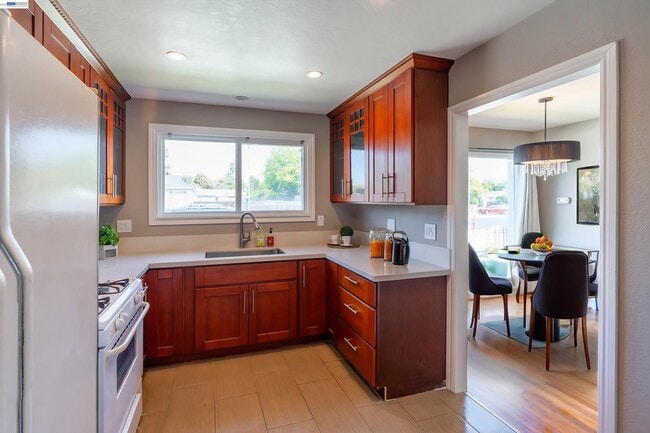 Photo - 21835 Redwood Rd