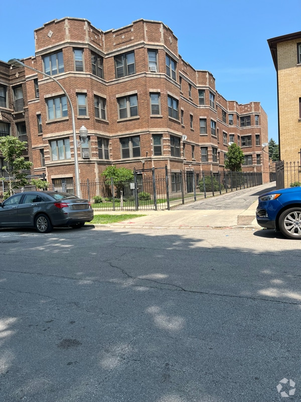 Building Photo - 7657 S Coles Ave Rental