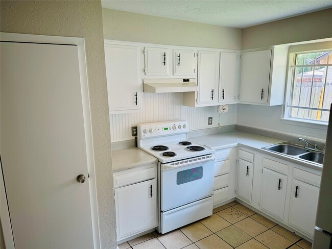 Photo - 15603 Raven Trail