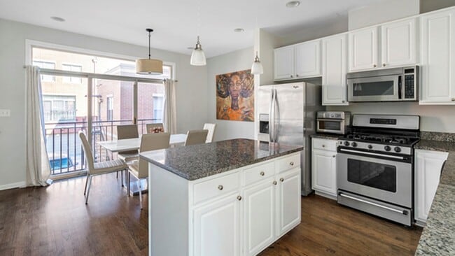 Photo - 720 W Evergreen Ave