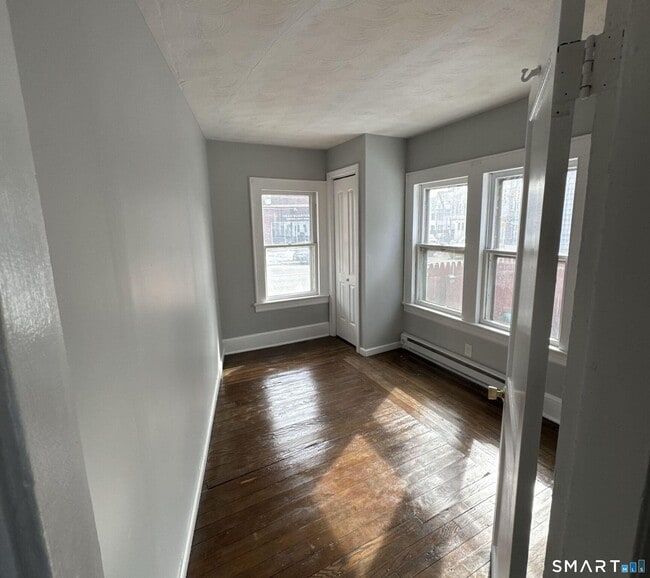 Photo - 2310 Barnum Ave Unidad 1