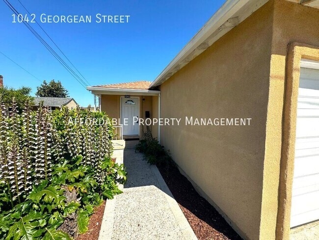 Building Photo - 1042 Georgean St Rental