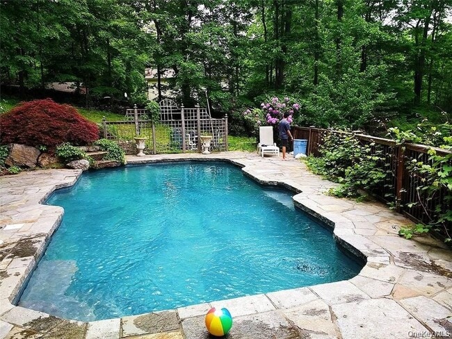 Photo - 194 Westchester Ave