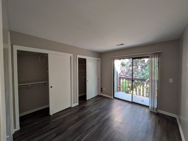 Photo - 2231 S Buckley Rd Unidad 202