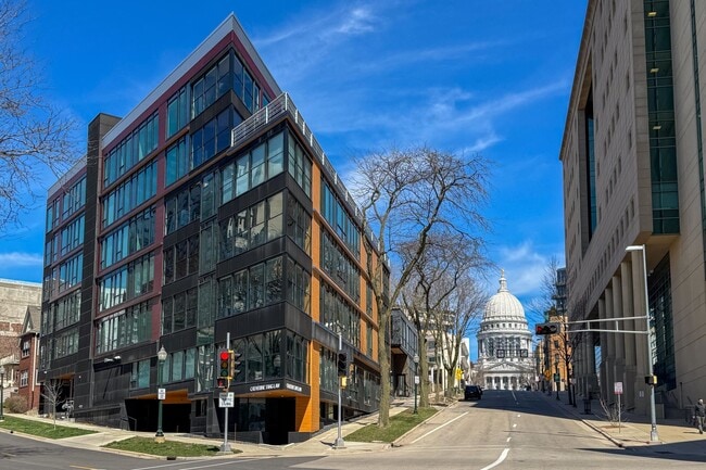 Building Photo - 211 S Henry St Unit 401 Rental