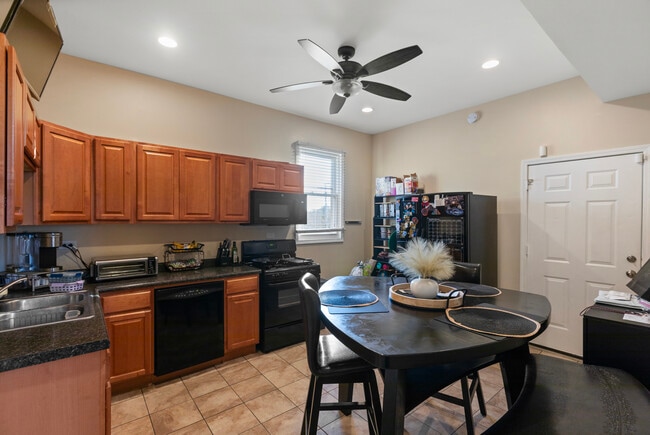 Photo - 2028 N Hamlin Ave