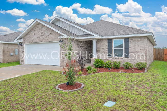 Building Photo - AVAILABLE AUG 1 - 3BED/2BATH W/ELEC INCLUDED
