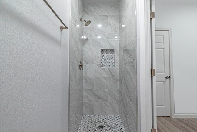 Photo - 807 Avenue K Unidad a