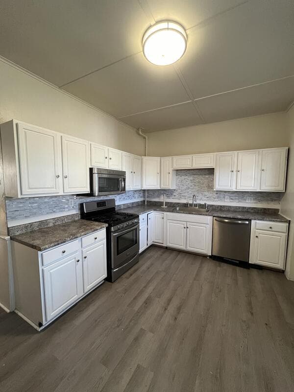 Building Photo - 6 S Lake Ave