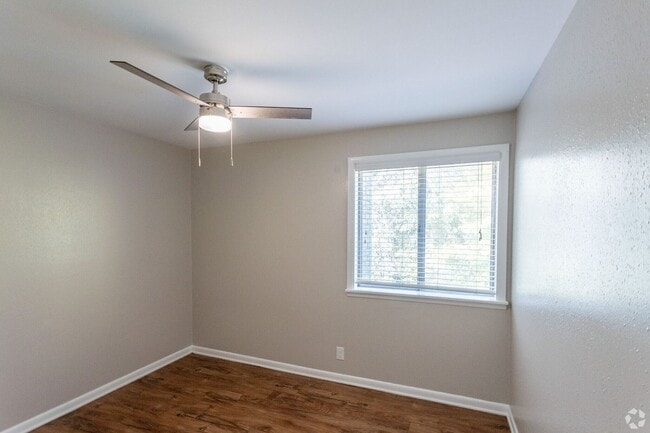 Newly Renovated Oak View Apartments