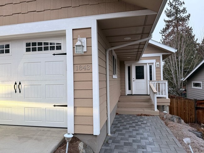 Photo - Dual Primary Suite's. 2 Bedroom / 2.5 Bathroom Single Level Home in NE Bend