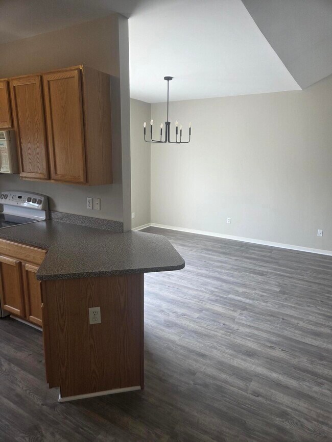 3211 Addington Dr