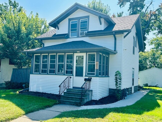 Building Photo - Newly Remodeled, Large 2 Bedroom Single Fa... Rental