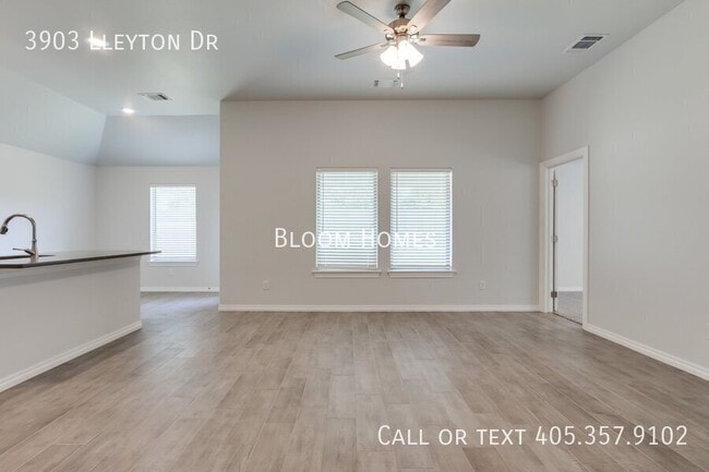 Photo - 3903 Lleyton Dr