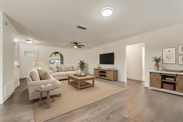Photo - 1614 Brent St
