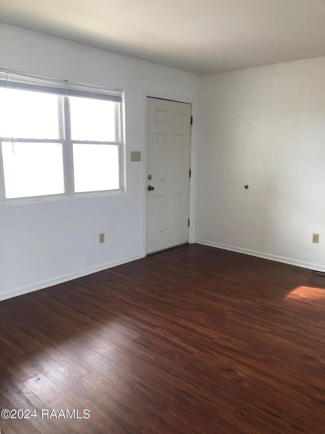 Photo - 709 Hwy 90 E