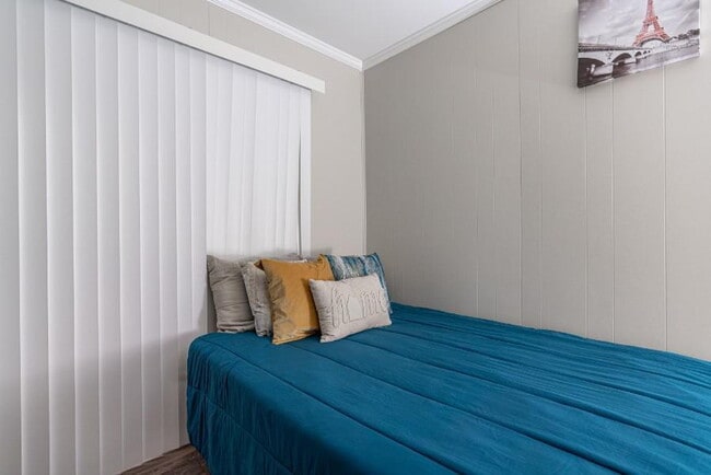 Photo - THE KNOLLVIEW | Spacious updated home just a 5-minute walk to bus 186, offering convenient and co...