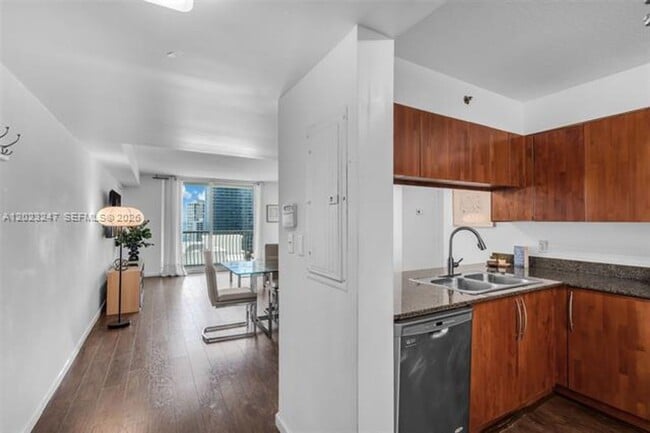 Photo - 1200 Brickell Bay Dr Unidad 1200 Brickell Bay Dr # 2915