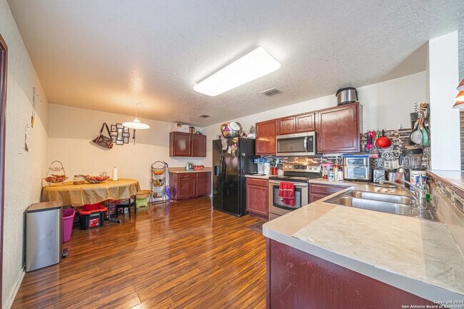 Photo - Room in House on Magnolia Grove