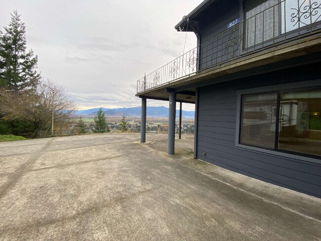 Building Photo - Spacious 2-Bed, 2-Bath Duplex Retreat Over...