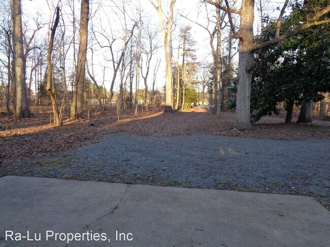 Photo - 4 br, 2.5 bath House - 842 Hinkle Ln