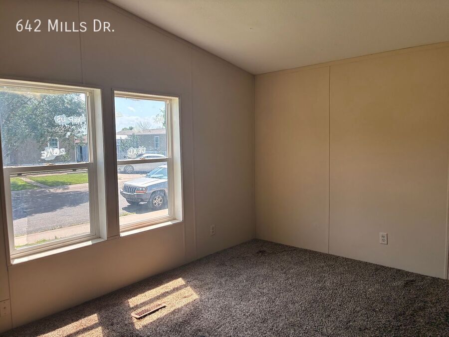 Photo - 642 N Mills Dr