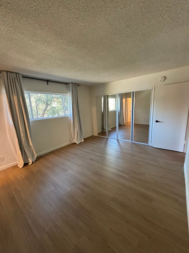 Photo - 11015 National Blvd