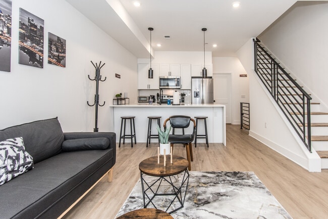 Photo - 2435 Master St