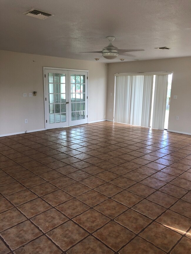 Photo - 1081 Aron St