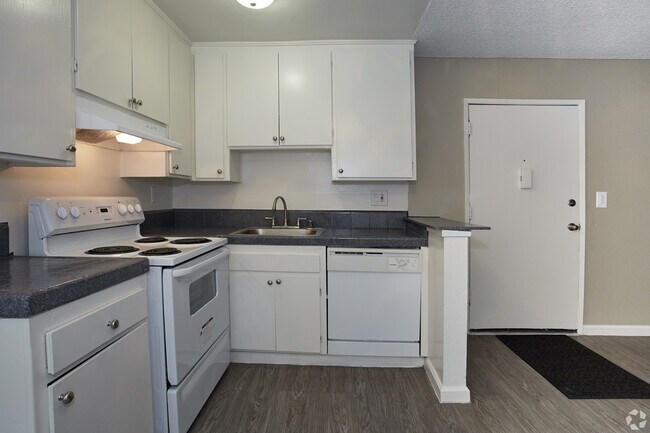 Hollywood Royale Apartments