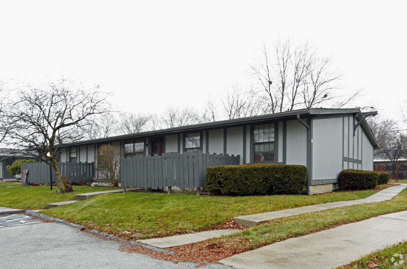 Poplar Court Apartments - Poplar Court Apartments