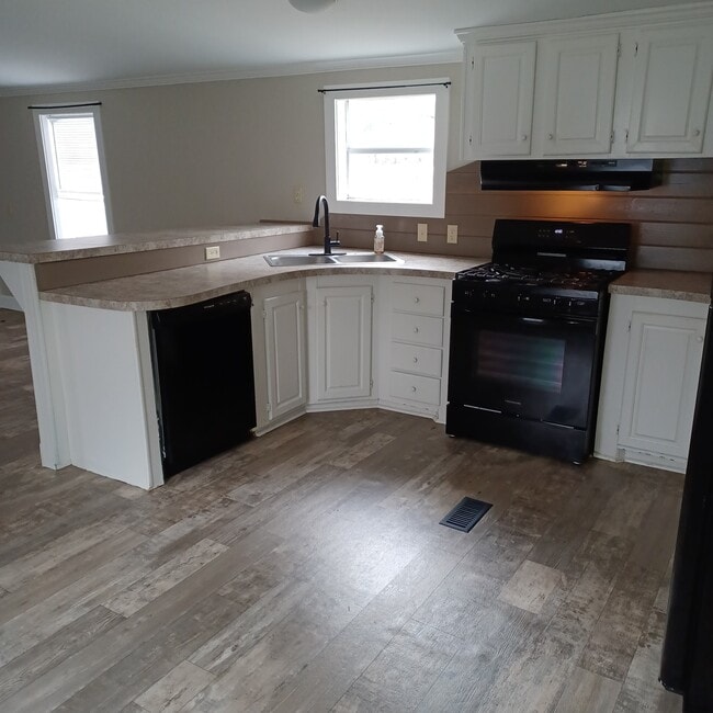 Photo - 890 Rough Edge Rd House