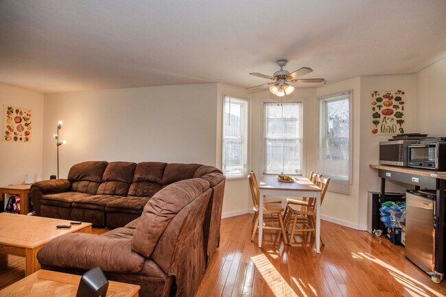 Photo - 4-Bed + 2-bath Mission Hill